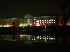 夜幕下的中国传媒大学