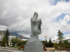 西藏大学孔子像